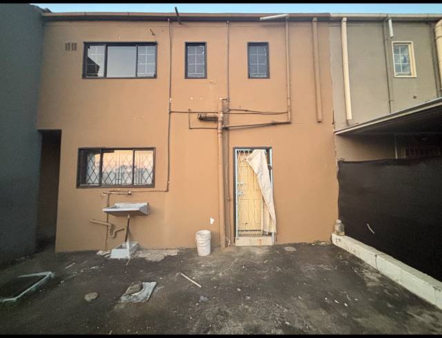 3 BEDROOM HOUSE FOR SALE IN REDFERN